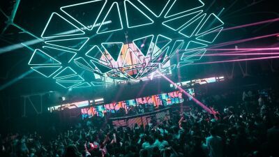 ラスベガスの超豪華クラブHAKKASANを運営するHAKKASANグループが、コロナウイルスの影響により従業員1,600人を解雇