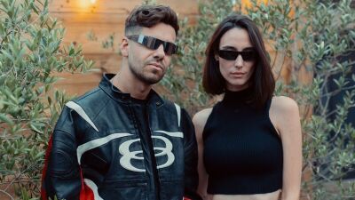 Tomorrowlandにて初のクロージング・アクトを務めたAmelie Lens (アメリー・レンズ) がAnyma (アニマ) の "Voices In My Head" をリミックス