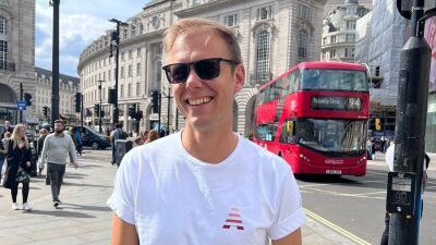 毎年恒例！Armin van Buuren (アーミン・ヴァン・ビューレン) が全113曲収録の「ASOT Year Mix 2025」をリリース、DJ VIVIDの楽曲も収録
