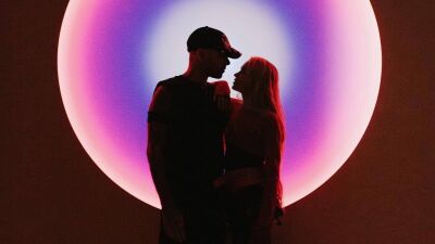 "Welcome To The Opera" のコラボで知られるAnyma (アニマ)  とGrimes (グライムス) が恋人関係であることが明らかに！
