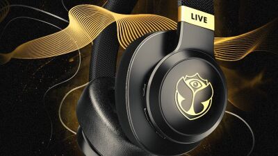 ベルギーのビッグフェス「Tomorrowland」が「JBL」とタッグを組み、独自ブランドの限定版ヘッドフォンをリリース！