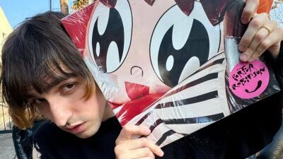 大人気DJ/プロデューサーのPorter Robinson (ポーター・ロビンソン) が新境地に！これまでとは一味違ったテイストの3rdアルバム『SMILE!』をリリース