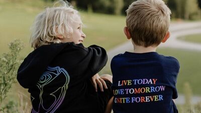 ベルギー開催の世界最高峰フェス「Tomorrowland」が子ども向けアパレルラインを発表、4歳〜のサイズ展開でTシャツやパーカー等をリリース！