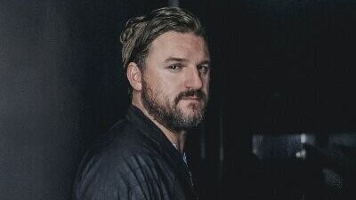 ハウスレジェンドのSolomun (ソロモン)、ダンスフロアでの携帯電話使用について「思い出を残したい気持ちは理解できるが、そのせいで "今" を見失ってしまうのは非常にもったいない」
