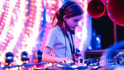 世界的ビッグフェスのTomorrowlandがキッズ向けの「DJ キッズキャンプ」を発表！ Tomorrowland参加権付きの、大人向けの一週間の「ブートキャンプ」もスタート
