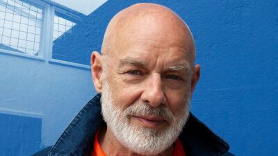 Brian Eno (ブライアン・イーノ) 、気候変動対策として1億ドル（約136億200万円）を集めることを目標とした環境保護活動のための新曲の共同作曲者として "地球" をクレジット!!