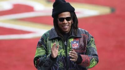 スーパーボウル2024のハーフタイムショーにLil Wayne (リル・ウェイン) が選ばれず、ネット上ではファンの不満爆発…プロデューサが "決定権は全てJay-Zが握っている" と明かす