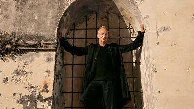 3月に待望の来日公演開催のSting (スティング) 、アルバム『TEN SUMMONER’S TALES』の30周年記念エディションがデジタル配信開始