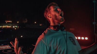 Calvin Harris (カルビン・ハリス) 、Rag'n'Bone Man (ラグンボーン・マン) と5年ぶりにコラボした最新曲 "Lovers In A Past Life" をリリース