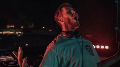 Calvin Harris (カルヴィン・ハリス) 、Ellie Goulding (エリー・ゴールディング) との新たなコラボ曲のプレビューを披露...!? ゴールデンコンビ４度目のコラボか