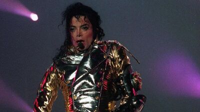 経済雑誌Forbes (フォーブス) が『最も稼ぐ故人』ランキングを発表、第1位にはMichael Jackson (マイケル・ジャクソン) がランクイン