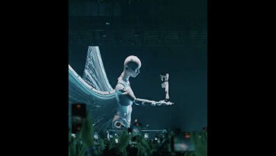 Grimes (グライムス) 、Tomorrowlandで開催されたAnyma (アニマ) によるヴィジュアルショー「Afterlife」とコラボしたショーで空中浮遊！