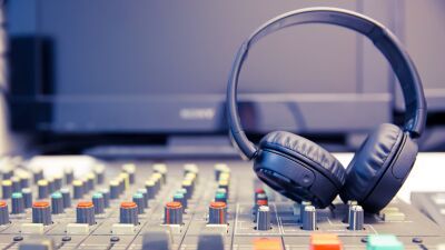 アメリカ、レコーディングされた音楽の収益は2020年は9.2％増加で約122億ドル、ストリーミング有料サブスクは13.4％増加で101億ドルに