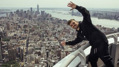 Martin Garrix (マーティン・ギャリックス) と Bonn (ボン) による多幸感溢れるプログレッシヴハウスアンセムなコラボ曲「Hurricane」がリリース
