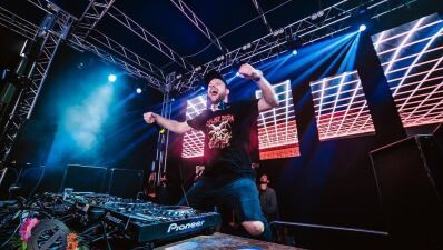 Sikdope（シックドープ）の新曲がレイブ感MAXで最高にカッコいい！