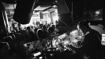 イビサの老舗ナイトクラブ「Ibiza Underground」警察により事前通告なしで突如強制閉鎖、理由は「ケータリングのライセンスしか持っていないため」だがオーバーツーリズムを起因とする摘発か？