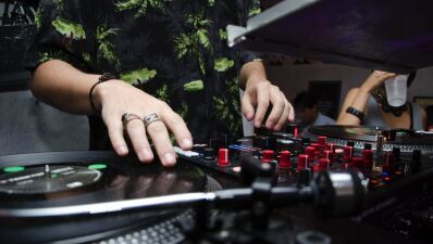 【動画アリ】DJのスキルを極めし者たちのDJスタイル「ターンテーブリズム」が今年はアツいぞ！