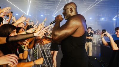 NBA のレジェンド選手、シャキール・オニールことDJ DIESEL (DJ ディーゼル) とT-Pain (T-ペイン) が米・フェス「Electric Forest 2026」にてB2Bを披露