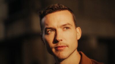 プログレッシヴ・ハウスDJ/プロデューサーのBEN BÖHMER (ベン・ブーマー) 、Coldcutが主宰の名門レーベルNinja Tuneより「One Last Call」をリリース