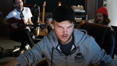 Avicii（アヴィーチー）の公式伝記「Tim – The Official Biography of Avicii（英語版）」がついにAmazonにて予約開始、デジタル書籍Kindle版も