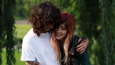 祝！プライベートをほぼ非公開にしていたREZZ (レズ) が "fknsyd" として活躍するアーティストsyd (シド) と婚約したことを発表！