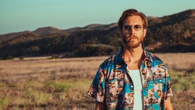 Calvin Harris（カルヴィン・ハリス）、約半年ぶりの新曲にしてノリノリのサマー・アンセム「By Your Side feat. Tom Grennan」リリース！