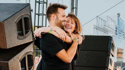 2021年にBeatportで "最も売れたテクノトラック" は、テクノカップルCharlotte de Witte x Enrico Sangiulianoの「The Age Of Love」