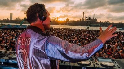 【GMO SONIC 2026出演】トランスへのカムバックを果たしたTiësto (ティエスト) 、エジプト・ギザの大ピラミッドでの3時間セット開催決定