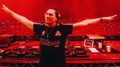 Tiësto (ティエスト) 、デンマークのポップグループ Aqua (アクア) の超大ヒット曲 "Barbie Girl" の公式リミックスを発表！