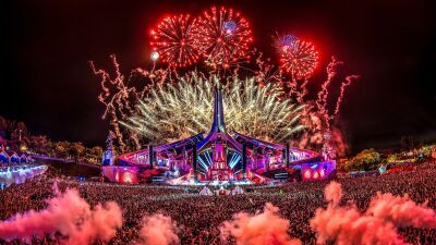 先週末開催のビッグフェス『Tomorrowland Brasil』大雨と洪水に見舞われ、参加者の安全を最優先に考慮して2日目が中止に...