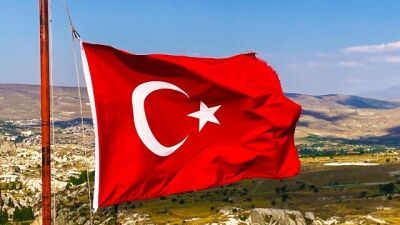 トルコ・イスタンブールのナイトクラブが “レイヴ文化を守るため" にドレスコードを「ダークカラーの服装のみ」とし明るい色の服での入場を禁止に…音楽ファンからは批判の声も