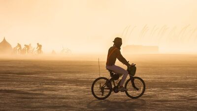 昨年の豪雨が原因か..!? 開催を来週に控える、砂漠の中の奇祭フェス『Burning Man 2024』チケットの売行きが振るわず『OMG Ticket Sale』を開始！