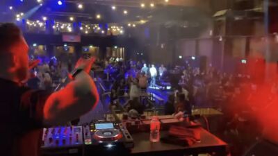 マンチェスターのハードスタイルイベントで、DJのNext Generation Noiseが観客席にダッチワイフを投げ込んでフロアが大盛り上がり……？【動画アリ】