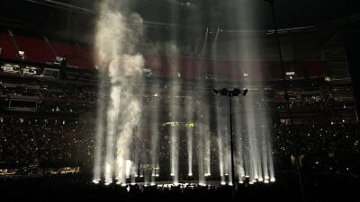 Kanye West（カニエ・ウェスト）、ついにApple Musicにて新アルバム『DONDA』の配信イベント開催、ジャケットを脱ぎ捨て腕立て伏せ→ラストは空中に浮かぶKanyeの姿に世界中が騒然…