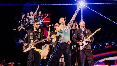 Coldplay (コールドプレイ) の新作『Moon Music』、初週の売り上げが "2024年イギリスのアーティストによる最も売れたアルバム" に