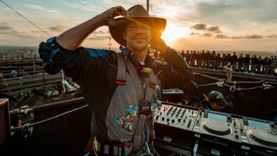 【動画アリ】Diplo（ディプロ）がオーストラリアの橋の上からDJセットを披露！
