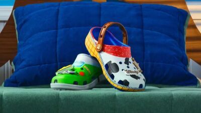 カジュアルフットウェアのグローバルリーダー「クロックス」とディズニー＆ピクサー作品「トイ・ストーリー」がコラボ、2月22日より販売！