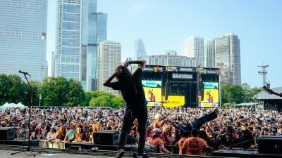 米シカゴ開催フェス「Lollapalooza 2026」開催中の4日間で逮捕10件・搬送67件——ドローン飛行違反からポンチョ無許可販売まで珍事続出、土曜は4時間の開場遅延で泥沼に