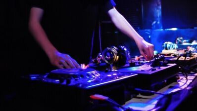 イギリスで「一般中等教育修了試験」の一部として、正式に「DJ」が追加されることに