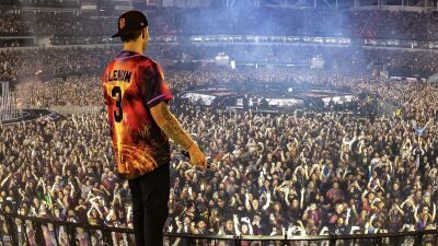 メロダブの先駆者ILLENIUM (イレニアム) の大人気グッズ "ベースボールジャージー"、ファンのデザインが公式グッズになるコンテスト開始！君のデザインがアーティストに着用される!?