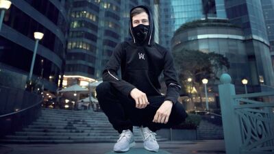 Alan Walker、動画内に隠されたリンクを見つけた人だけが特別を見れる VR 動画を公開