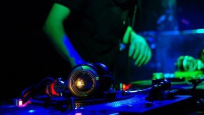 【悲報】最新の調査によると、約75%のアーティストが新曲リリースの度に損失を出していることが明らかに…