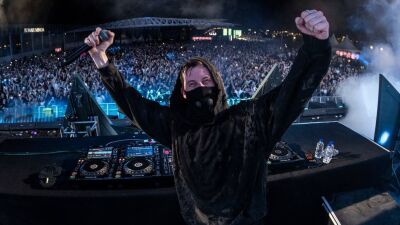 大人気DJ/プロデューサーAlan Walker (アラン・ウォーカー) のパーカーを着た犯人が自転車を盗難する事件がベトナムで発生…それを知ったAlan Walkeが取った行動にファンたちは大絶賛！