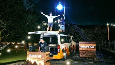 DJブースにミラーボールまでワンセットになったカスタムバン・レンタカー「VANLIFE DJ CAR」とPioneer DJ「DDJ-200」搭載キャンピングカーのカーシェアがスタート！