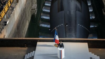 仏マクロン仏大統領、フランスの核兵器増強アピールのSNS投稿にJustice (ジャスティス) の楽曲「Genesis」を使用するも、その後楽曲を削除
