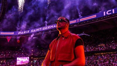 【動画アリ】DJ Snake（DJ スネイク）、サッカーチーム、パリ・サンジェルマンの本拠地であるサッカースタジアムで歴史的パフォーマンスを披露、圧倒的カリスマ性を見せつける…!!