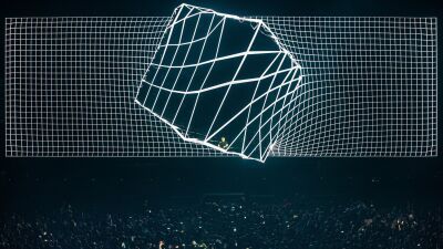 Eric Prydz (エリック・プライズ) 、スペイン開催の『Sonar Festival』で事前録音されたセットを使用したことがファンにバレて正直に事情を説明するも賛否両論