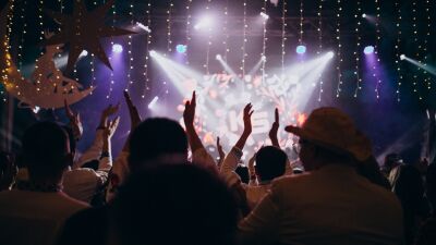 コンサート会場等、130以上の文化施設が違法に営業再開し、50人収容規模の屋外イベントが再び許可される日が来るよう抗議……ベルギー