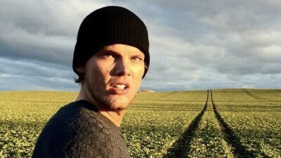 【Avicii（アヴィーチー）】発売延期となっていた公式伝記が2021年11月に出版決定！