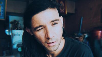 Skrillex（スクリレックス）が SNS で自身のゴーストプロデューサーを紹介。その正体はまさかの……